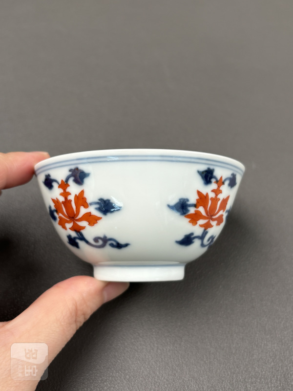 清乾隆 青花矾红宝相花纹杯一对 - 图12